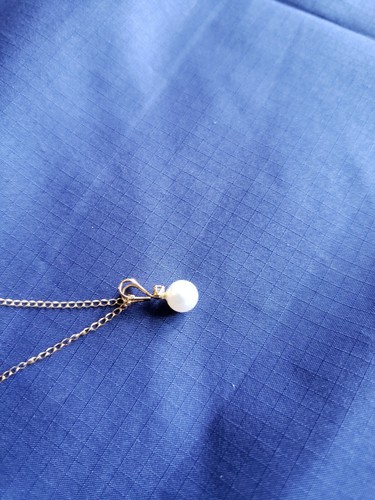 GORGEOUS 14K YELLOW GOLD PEARL & DIAMOND CHIP PENDANT & NECKLACE DAINTY - Picture 6 of 9