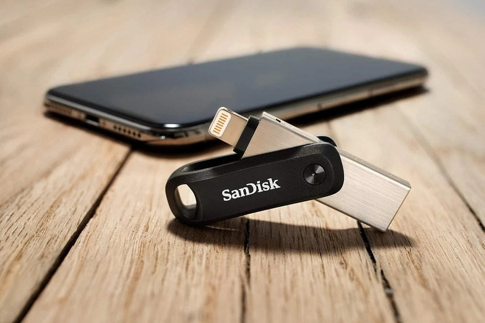 Sandisk 256GB Ixpand Flash Drive Go - for Your Iphone 14 or Older - Create Space - Image 4 of 4
