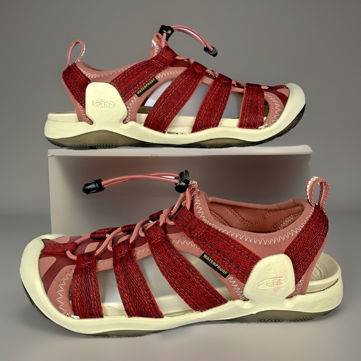 Keen Donna CNX II Sandali Outdoor Rosso Escursionismo Scarpe Sport Acquatici TG 7 NUOVI $140