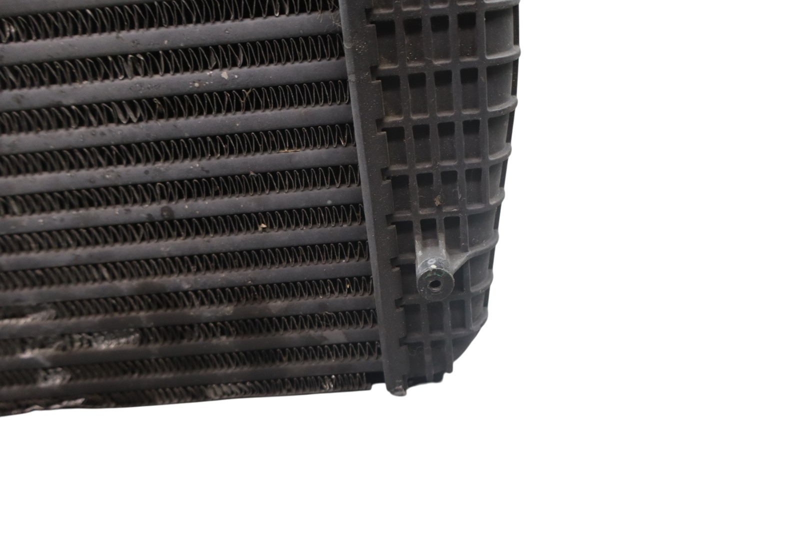 14-20 Maserati Ghibli Front Right Passenger Side Intercooler Black 670009833 Oem