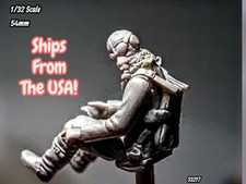 1/32 54mm WW2 German Pilot In Cockpit Looking Back For Enemy Model Kit 33217