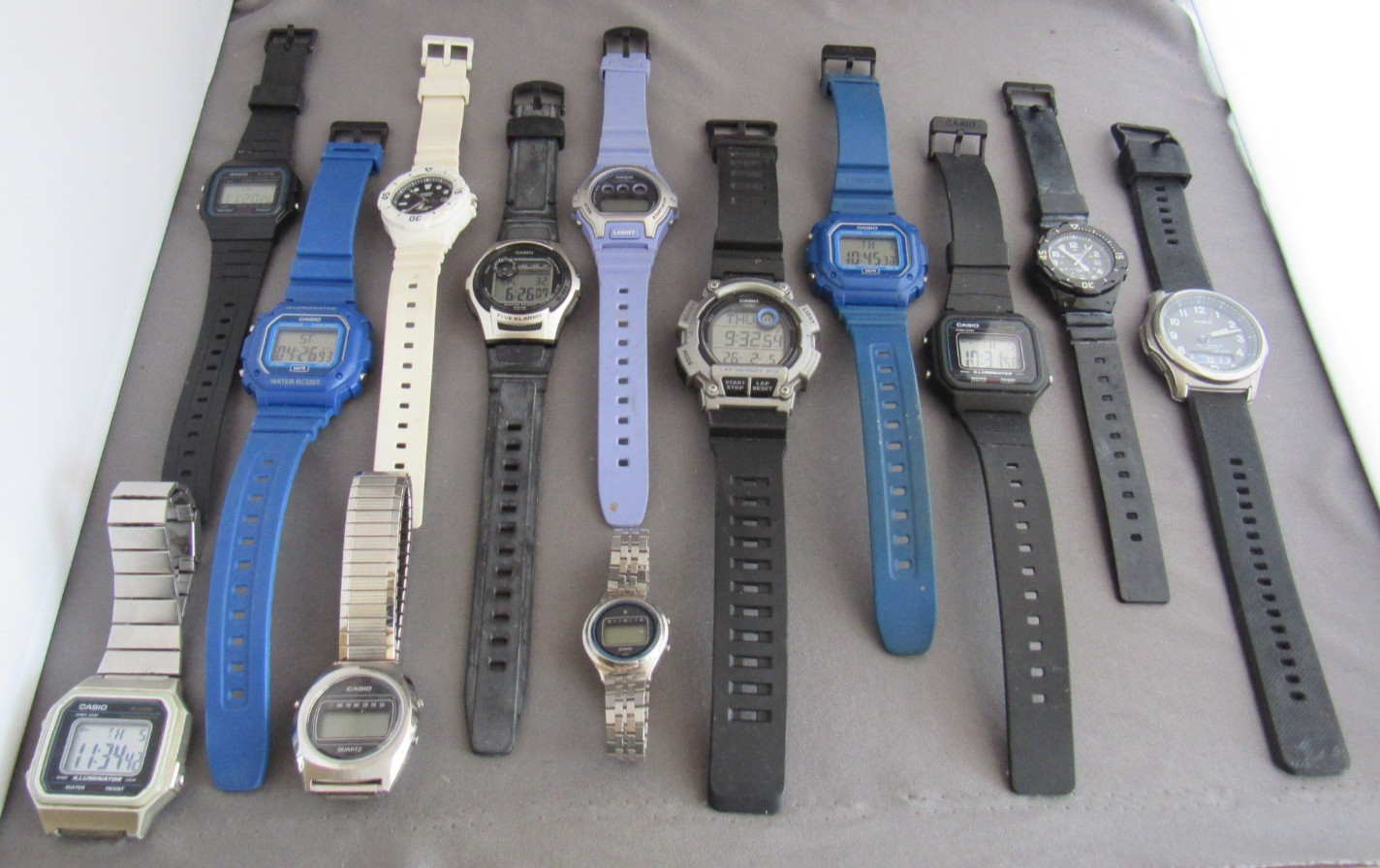 VINTAGE CASIO 13 PIECE DIGITAL & ANALOG WRISTWATCH MIXED LOT