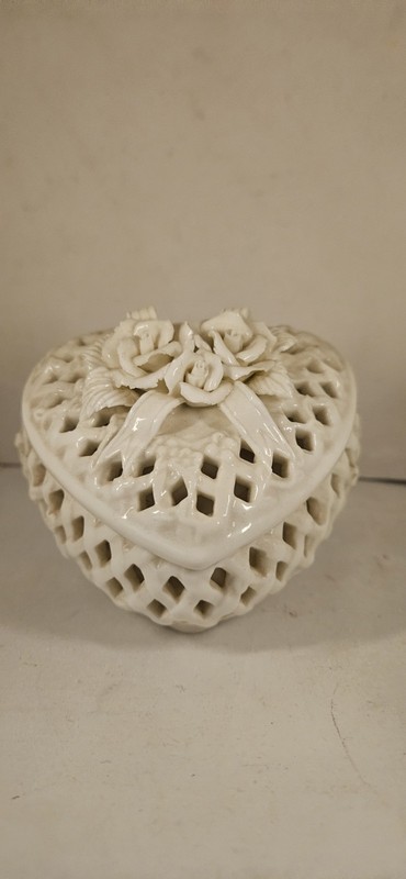 Vintage Cream White Porcelain Lattice Heart Jewelry Box Roses Bow Pierced