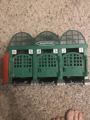 Thomas & Friends - TAKE ALONG/ TAKE N PLAY - KNAPFORD STATION SET - CARRY CASE