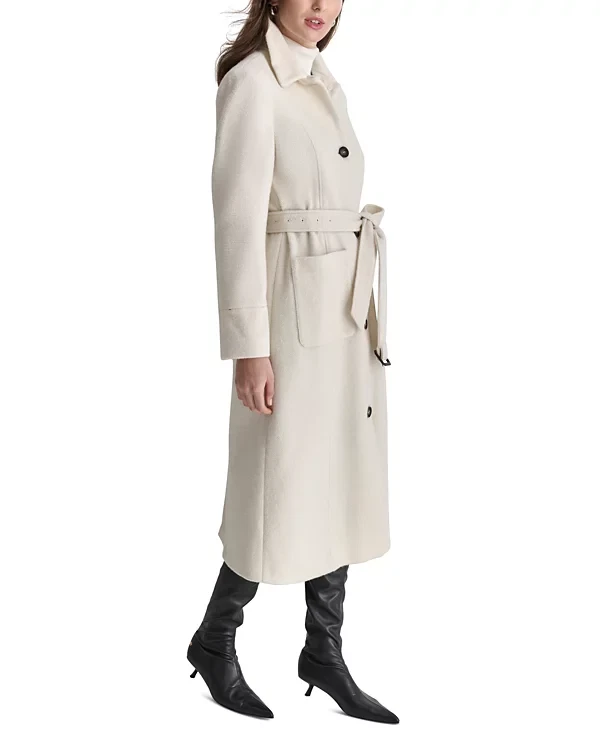 Casaco feminino com cinto peito único acabamento em pele sintética US$ 450 DKNY, pérola, GG - Imagem 4 de 4