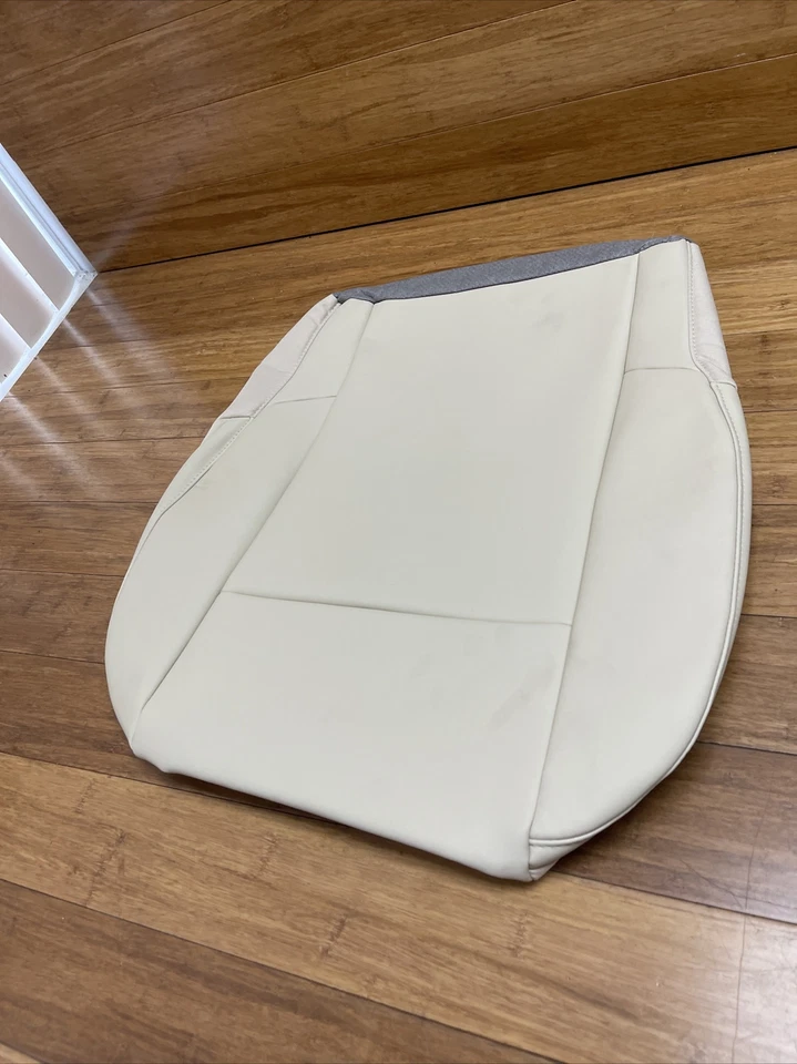 Cubierta de asiento de cuero inferior delantera OEM 2009-2010 Volkswagen Routan 7B0881406D Foto 2 de 4