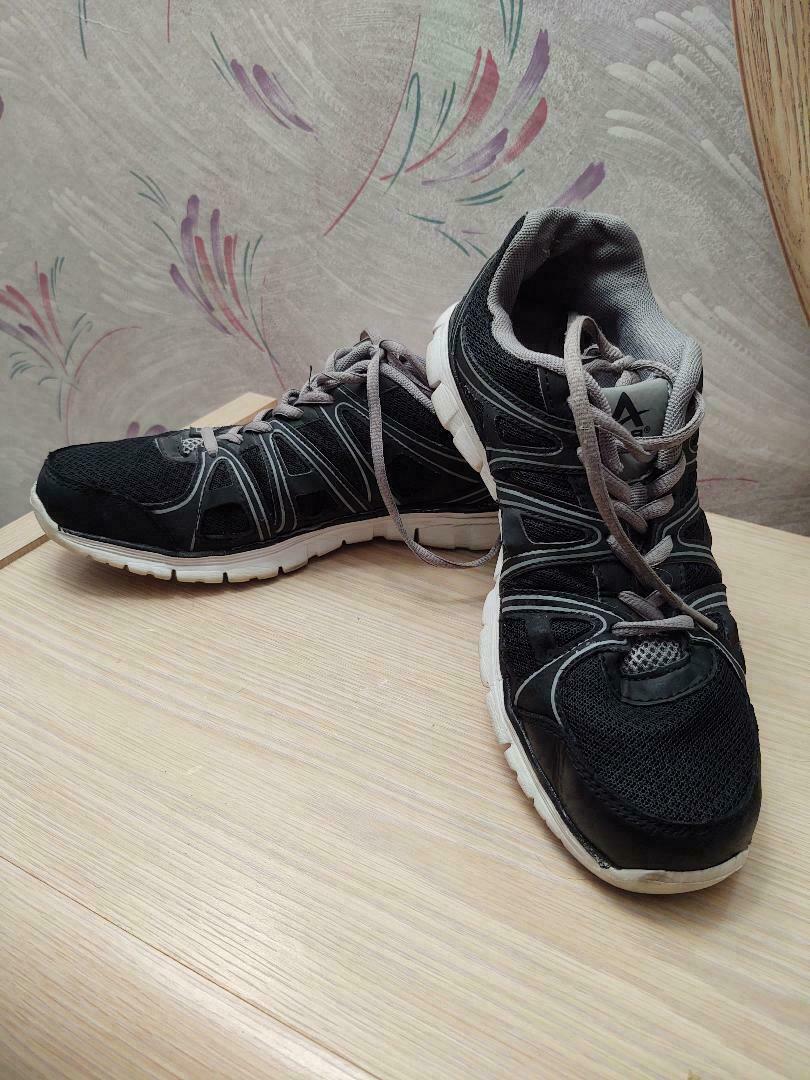 Gear Men's Black/Gray Lightweight Low Lace-Up Athletic