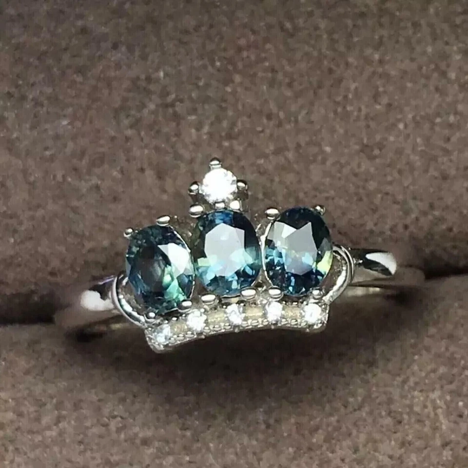 Anillo de boda de lujo con corona de topacio azul de Londres simulado ovalado enchapado en oro blanco de 14 k Foto 3 de 4