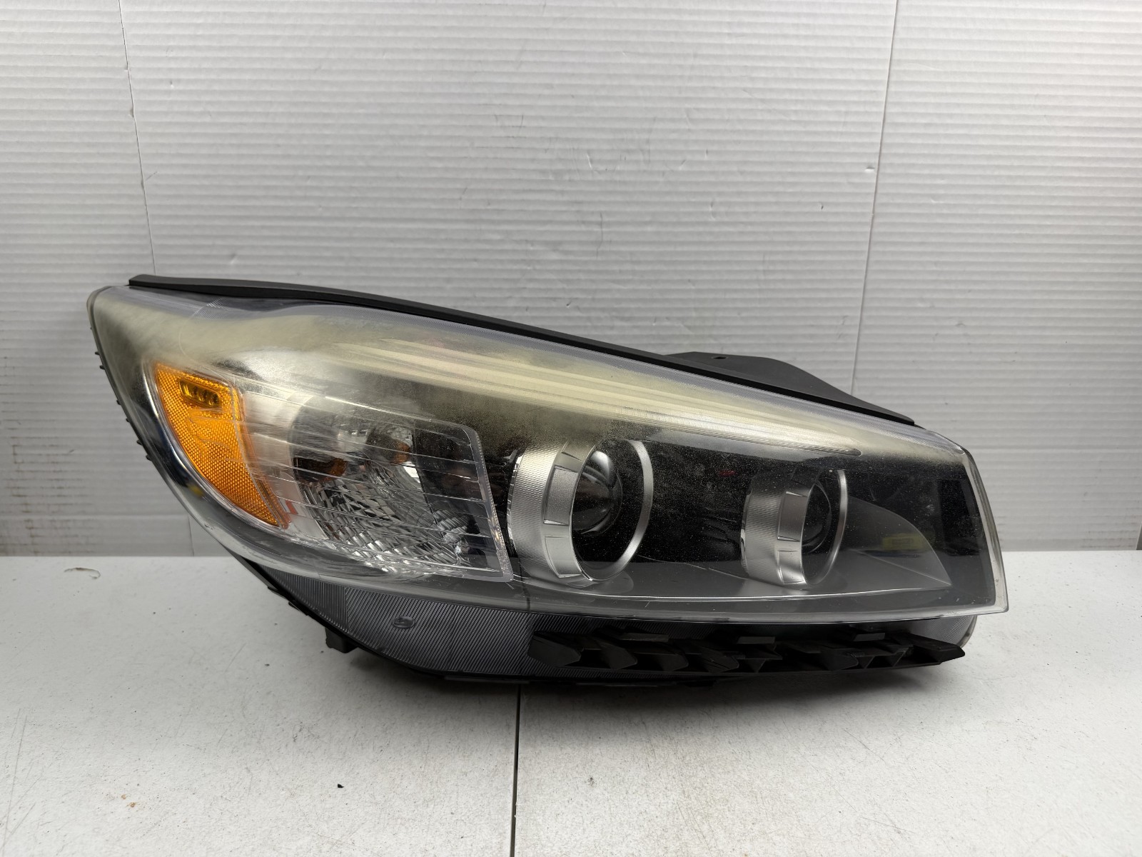 2016-2018 Kia Sorento Headlight Halogen OEM Passenger Side RH