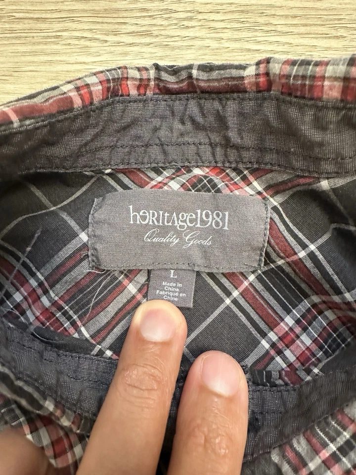 Camisa de manga larga Heritage 1981 - Forever 21 a cuadros con botones para hombre, gris y rojo Foto 4 de 4