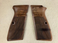Browning High Hi Power Fine English Walnut Checkered Pistol Grips NEW! U1