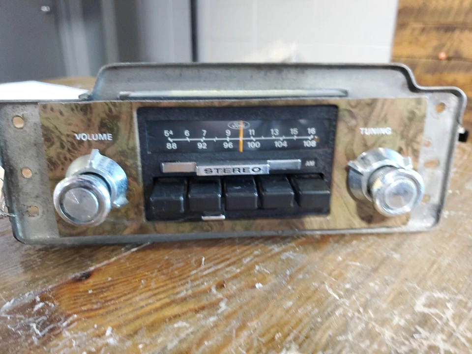 D5UA19A004AB 1975-79 Ford E-Series Van/Bronco/Mustang AM/FM Radio Untested Used - Image 2 of 4