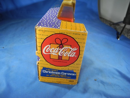 Coca-Cola 1:64 Scale Christmas Caravan Tractor Trailer Die-Cast VTG Collectible - Picture 5 of 9
