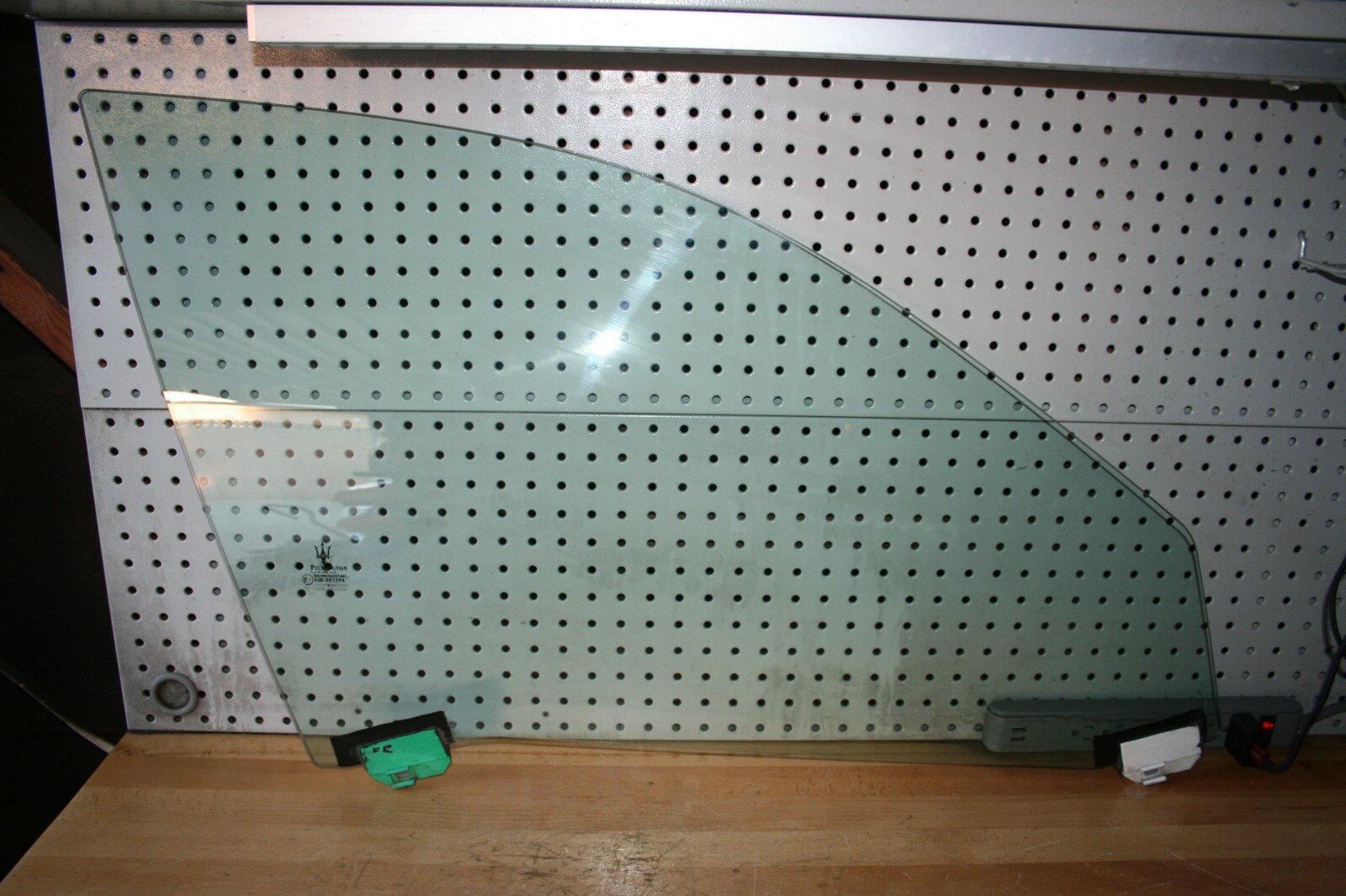 2007 MASERATI QUATTROPORTE M139 FRONT RIGHT RH SIDE DOOR GLASS WINDOW  OEM