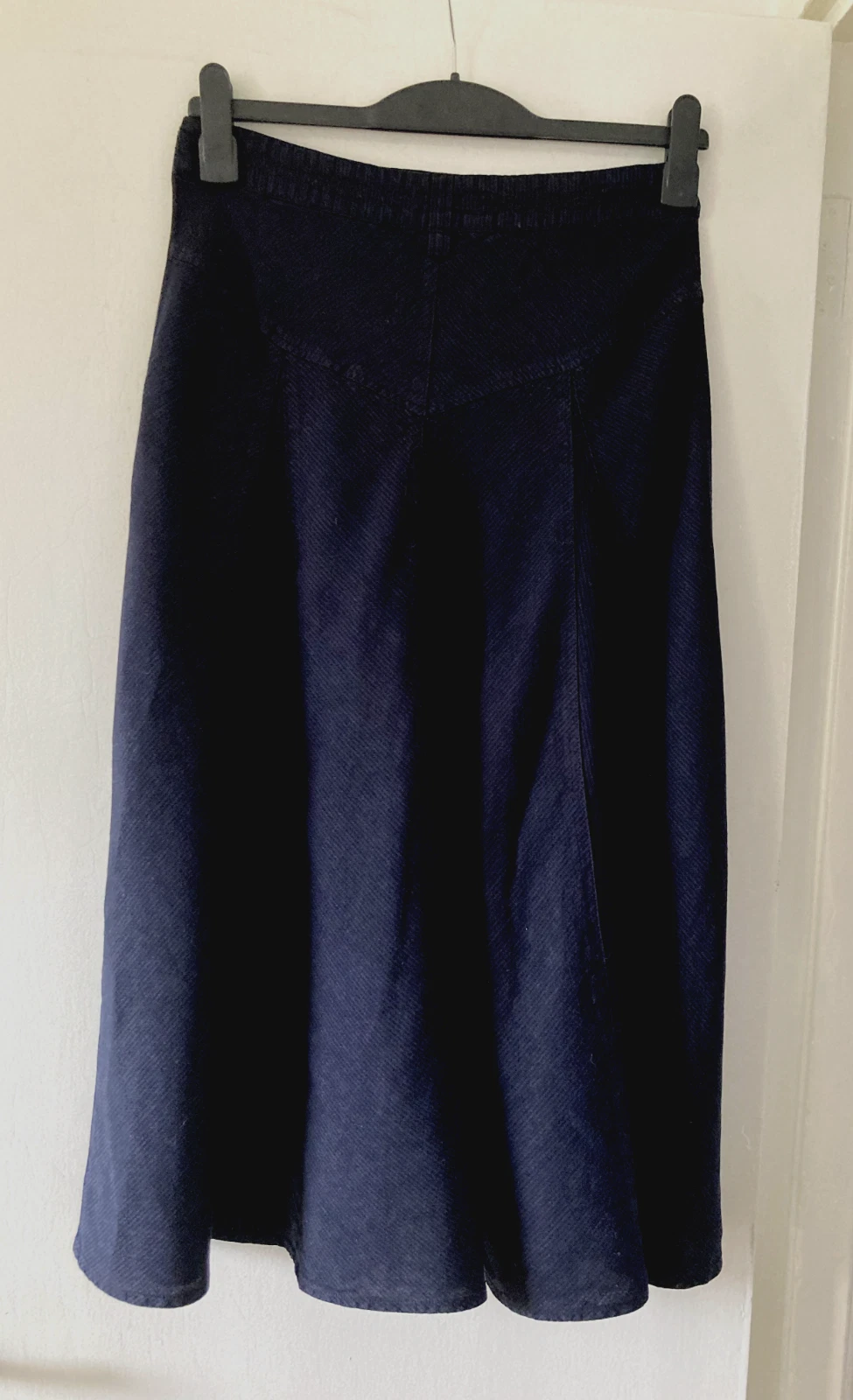 HOBBS-Navy & Black stripe 100% linen skirt. Size: UK: 10
Opens in a new window or tab