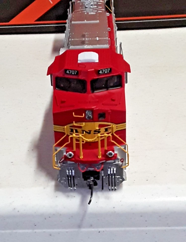 MTH 80-2289-0 HO Burlington Northern & Santa Fe Dash-9 Diesel Locomotive (AA-177 - Image 3 of 4