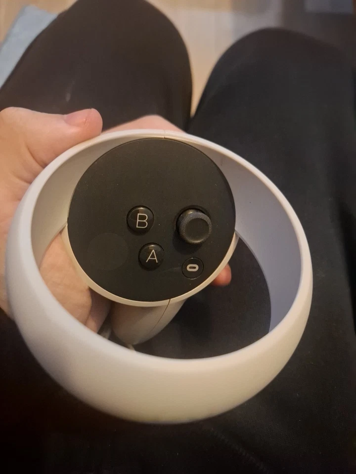 Oculus Quest 2 Right Hand Controller  - Image 4 of 4