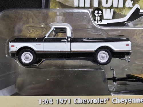 Greenlight Hitch & Tow 1971 Chevrolet Cheyenne Truck and Flatbed Trailer - Picture 2 of 8