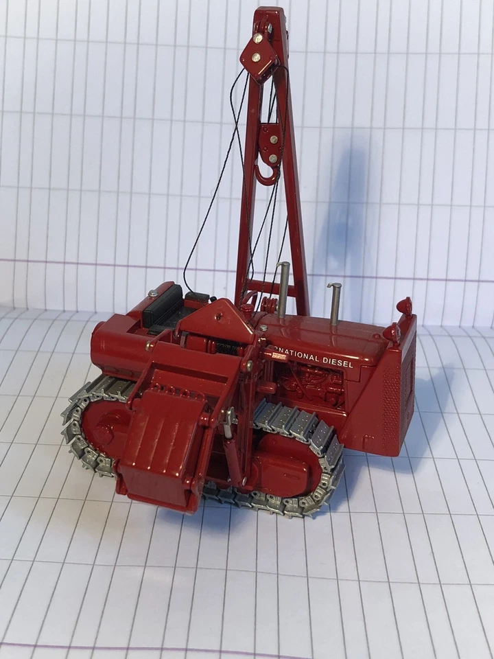 SpecCast IH International TD-24 cingolato diesel con strato di tubi 1:50 The Agi - Immagine 3 di 4