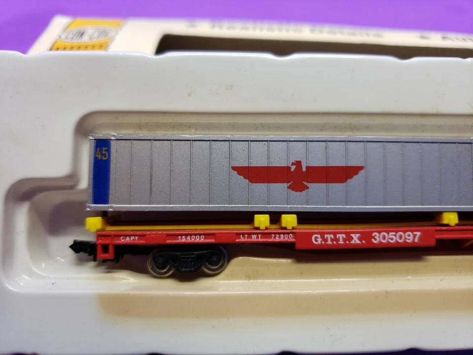 ASSORTED CON-COR N SCALE 90' PIGGYBACK FLAT CAR & CONTAINERS GREAT CONDITION  - Image 3 of 4