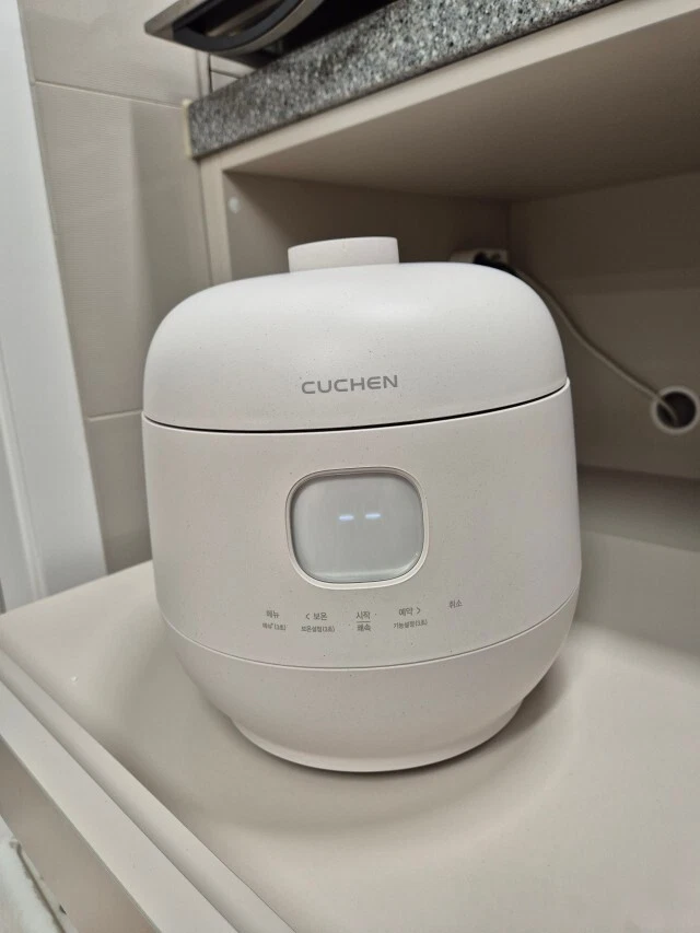 CUCHEN Brain Full Stainless Dual Pressor Rice Cooker for 6 people CRH-TWS0610BW
Opens in a new windo