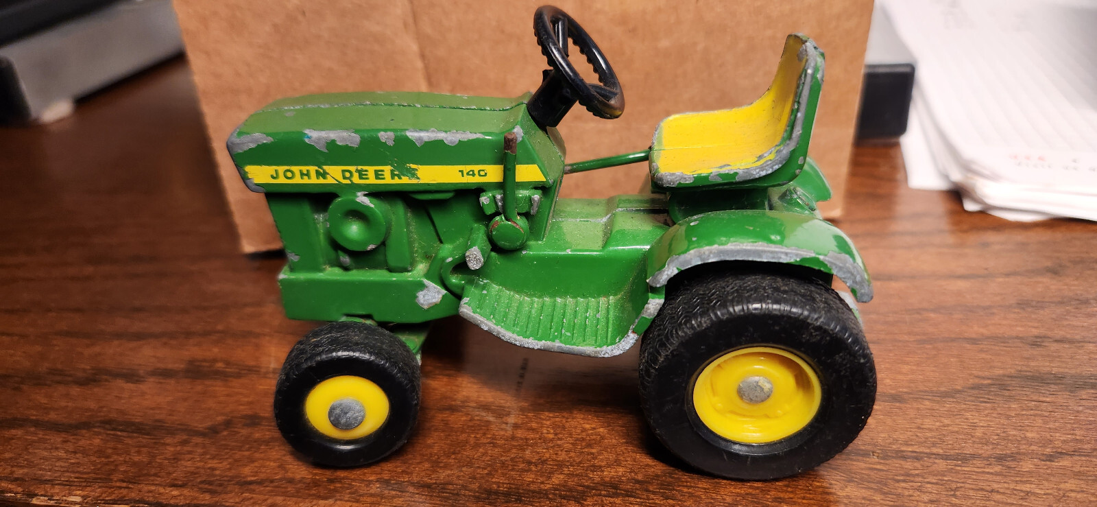 Ertl John Deere 140 Lawn Tractor eBay