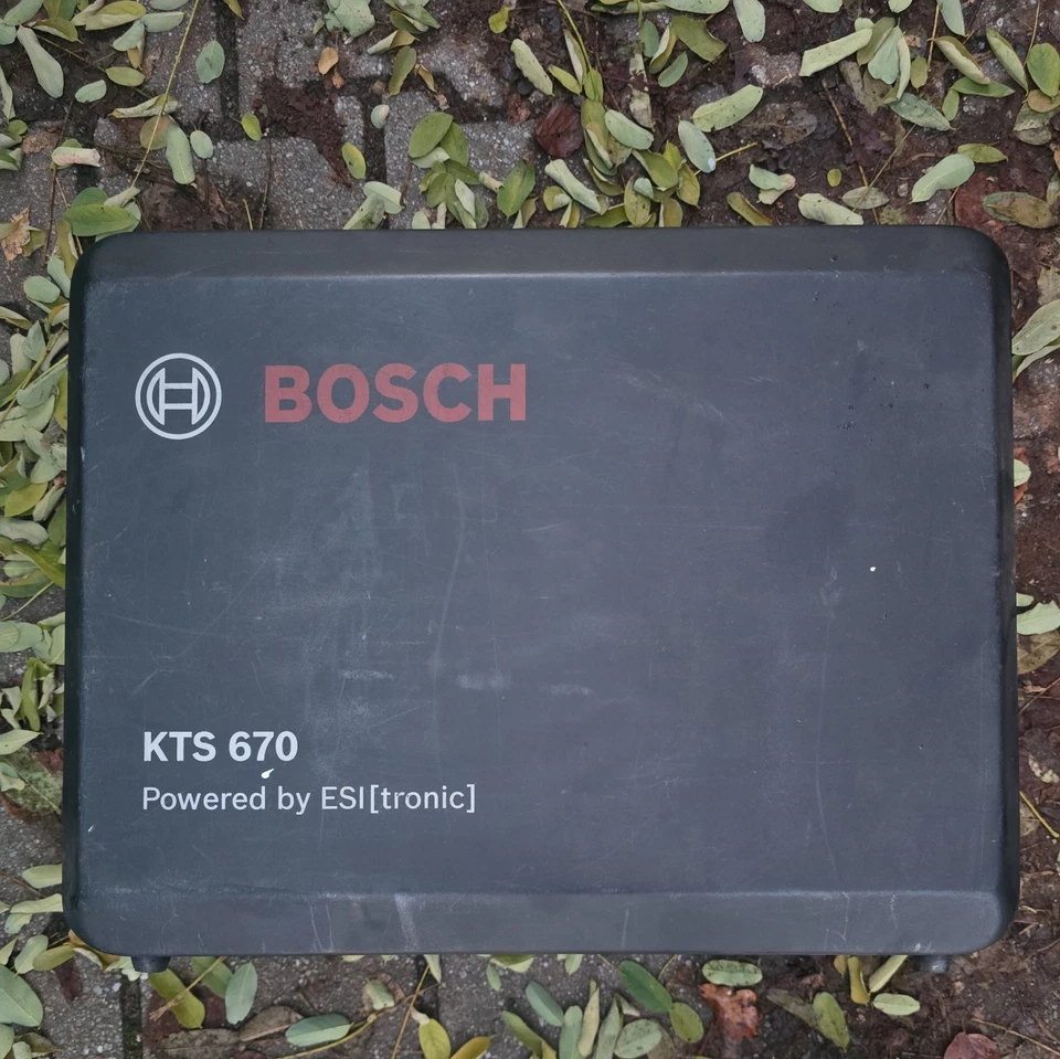 Bosch KTS 670 Esi Tronic 2.0 Tester Auslesen 11/2011 - Bild 2 von 4