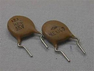 20 Centralab 2DDT61R120JAA 12PF 3KV NPO Ceramic Disc Capacitors