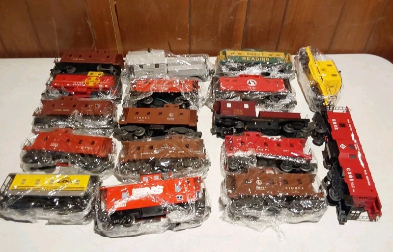 LARGE LOT OF O SCALE FREIGHT CARS MIXED ROADNAMES LN #3