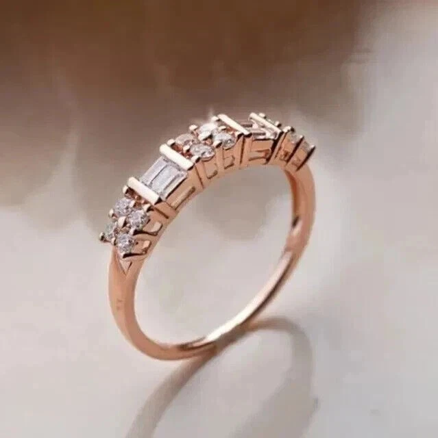Precioso anillo de propuesta de diamantes creado en laboratorio estilo Art Deco para ella oro rosa de 14 quilates FN Foto 3 de 4
