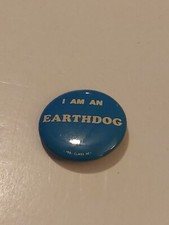 D1 Vintage 1981 Class Act I Am An Earthdog Button Pin Collectors Collector Blue