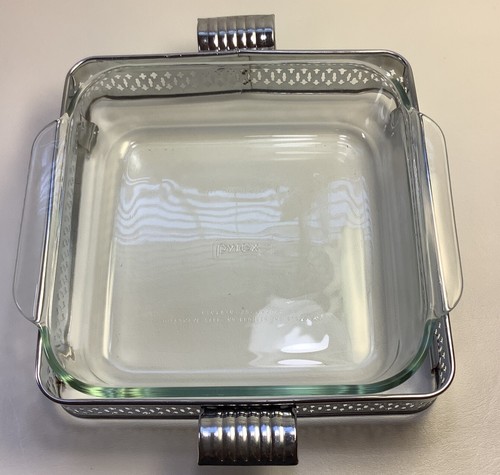 Vintage Pyrex #222 8" x 8" x 2" 2 Qt Sitting in Metal Fancy Tray with Handles - Picture 2 of 10