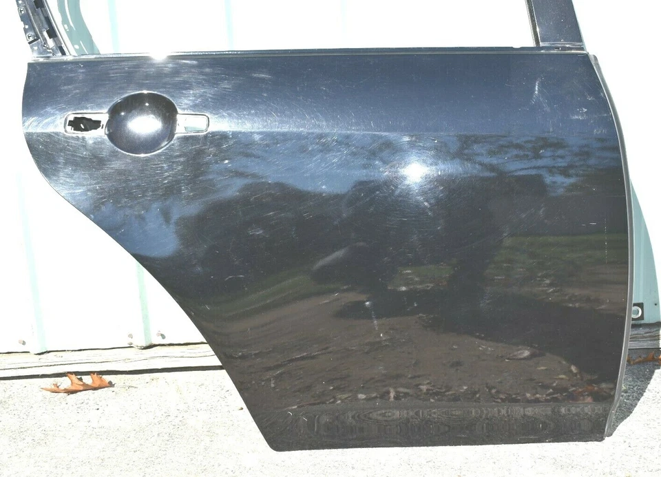 Infinity G37 G35 G25 Q40 2007-2015 sedán OEM puerta trasera derecha pasajero carcasa KH3 Foto 4 de 4