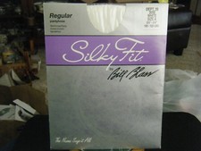 Bill Blass Sandalfoot Silky Fit Reinforced Toe Reg. Pantyhose - White - Size A
