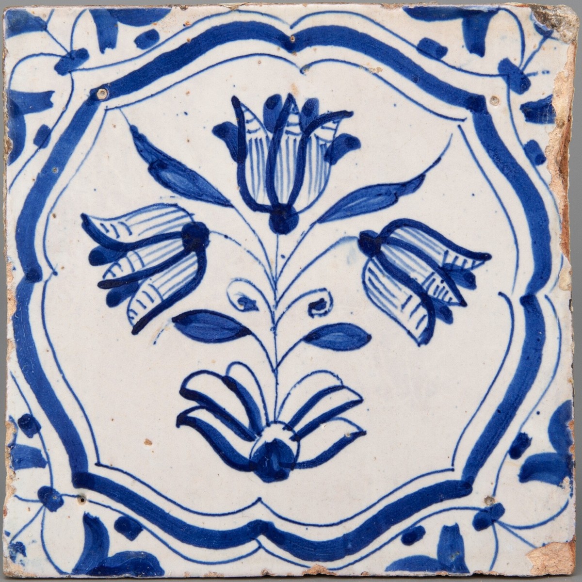 パルティール Nice Dutch Delft Blue tile, three tulip in accolade, first half