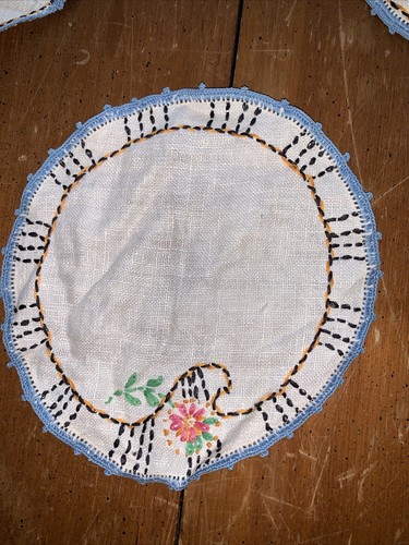 3 Piece ANTIQUE Vintage 1920s Arts & Crafts Linen Embroidered DOILIES Set - Picture 4 of 12