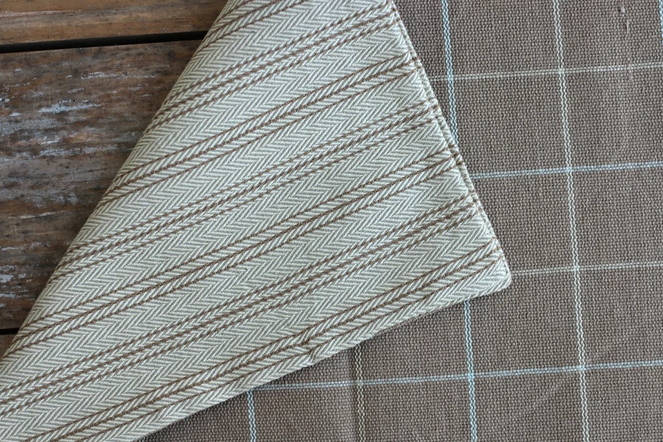 Corredor de Mesa 54 en Diseños de Parque Colores Neutros Beige Cuadros Rayas Empedrado Foto 2 de 4