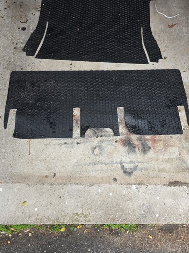 5 piece 2019 Tesla Model 3 Performance Laser cut floor mats- almost complete set - Foto 3 di 6