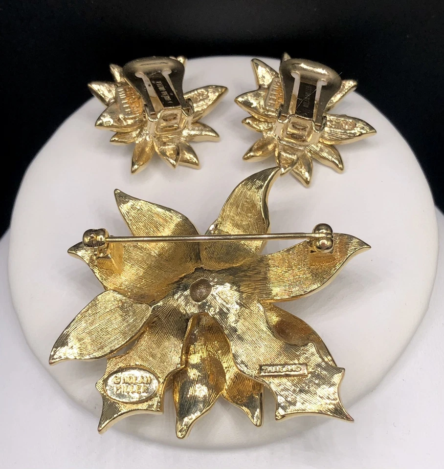 Рождественские серьги-броши со стразами пуансеттия золотистая эмаль NOLAN MILLER - Изображение 2 из 4