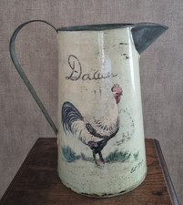 Ancien Pichet Métal Décor Coq Est. 1847 Déco Jardin Brocante