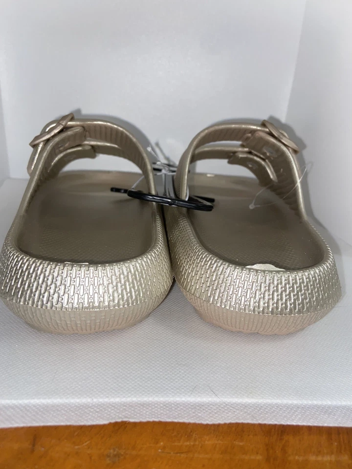 Nuevas Sandalias Bobbie Brooks Talla 5/6 Espuma Metálicas Plateadas Doradas Piscina Toboganes Hebillas Foto 4 de 4