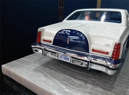 1/18 Resin car model Lincoln Continental Mark V Limited edition Blue/White - Picture 6 of 6