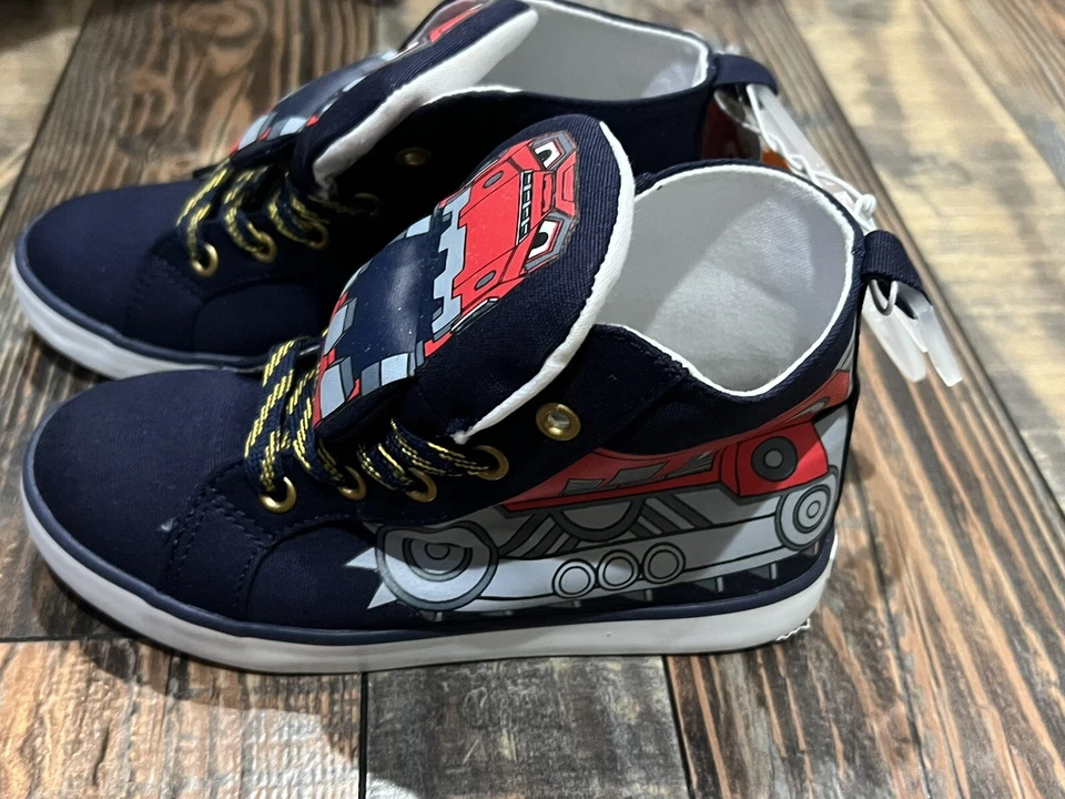 NUEVO Gymboree Dinotrux Zapatos de Lona de Parte Superior Alta Botas Niños Nuevos con Etiquetas Talla 13 Foto 2 de 2
