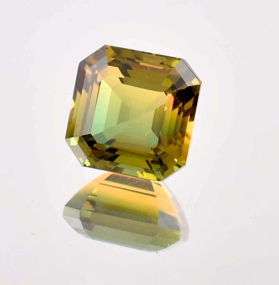 Сертифицированный натуральный двухцветный турмалин квадратной огранки 13 x 13 мм 11,80 карата - Изображение 4 из 4