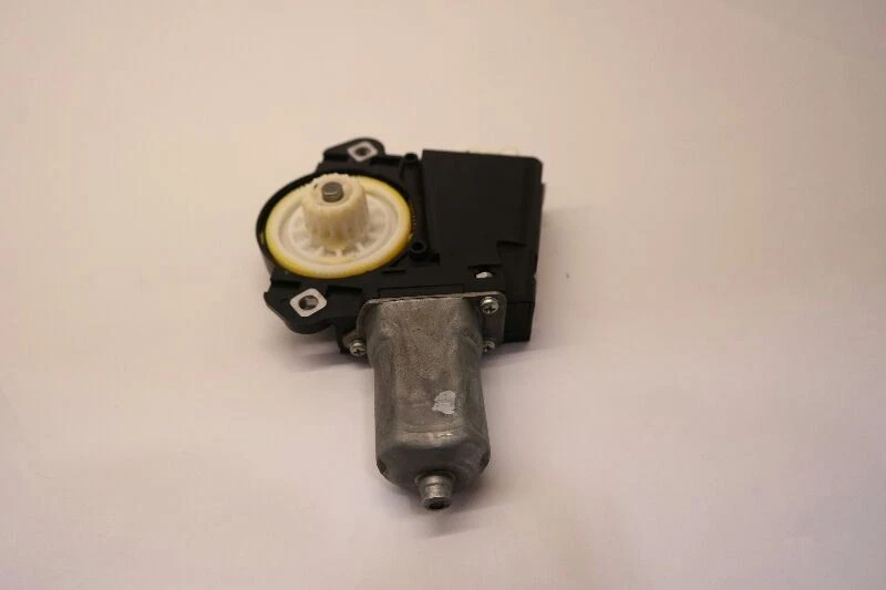 Оригинальный двигатель люка для GMC Sierra 2007-2013 годов выпуска - Изображение 3 из 4