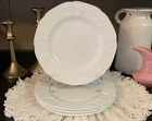 Vintage Indiana Harvest Grapes Leaves Milk Glass Dinner Plates 9.75” Set of 4