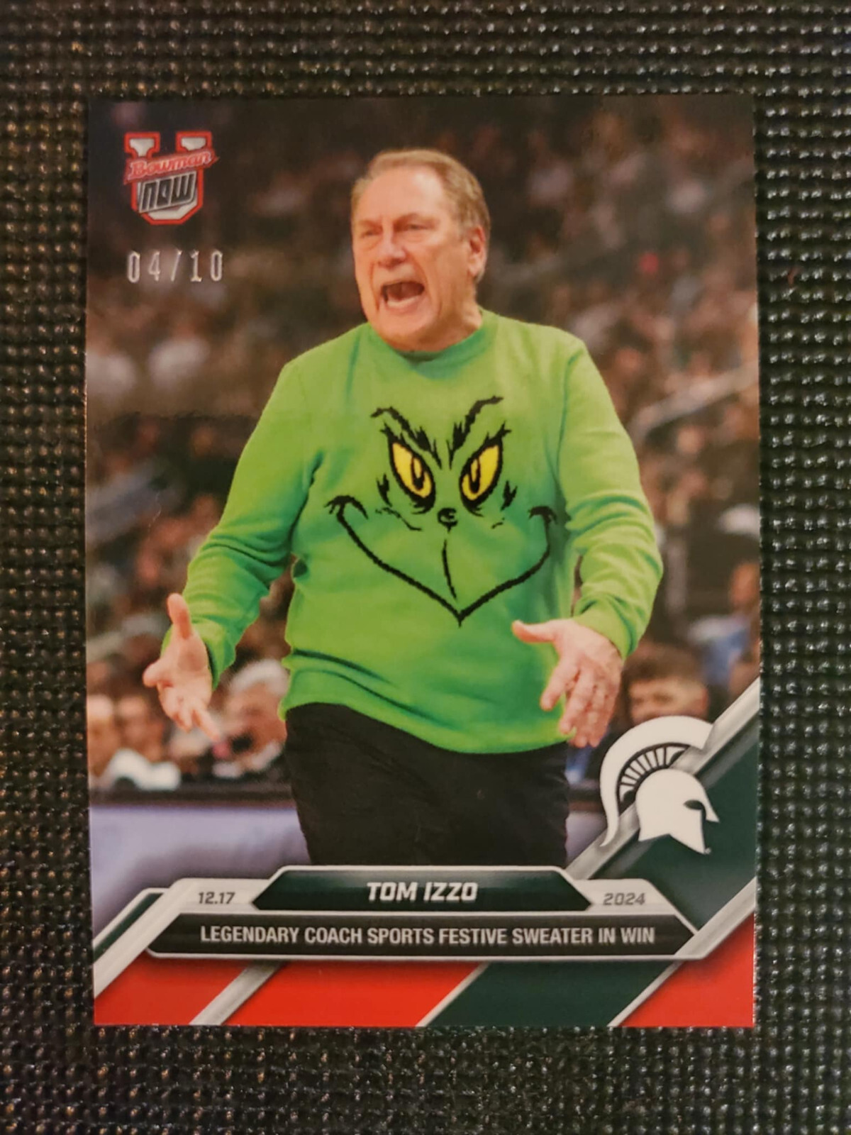 Tom Izzo Grinch 2024-25 Bowman U NOW Basketball Card 34 Red Parallel 4/10