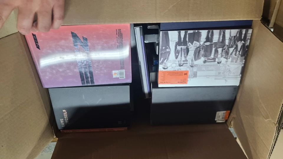 K-Pop Mystery Box - Random CDs & DVDs BTS, BLACKPINK, EXO TWICE & More Assorted Foto 4 de 4