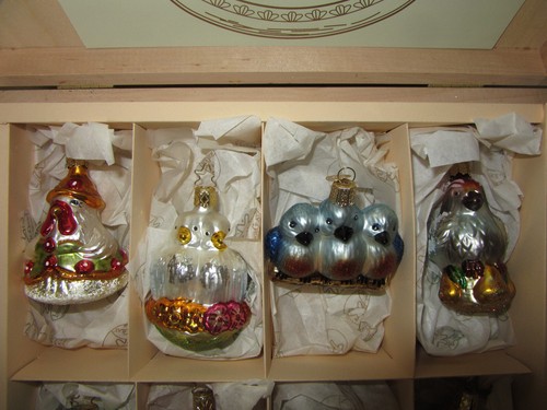 INGE-GLAS OF GERMANY 'THE TWELVE DAYS OF CHRISTMAS' GLASS ORNAMENTS WOODEN BOX - Picture 2 of 6