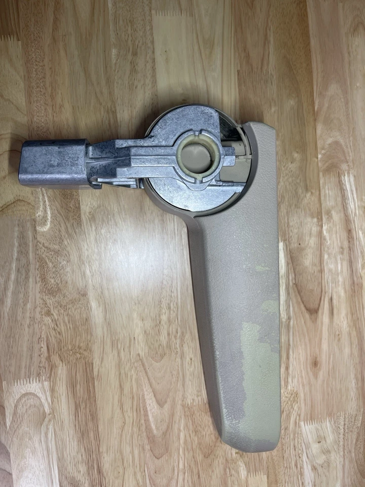 1999 - 2005 年大众捷达中心控制台原始设备制造商 1JM-864-206 — 第 2/4 张图片